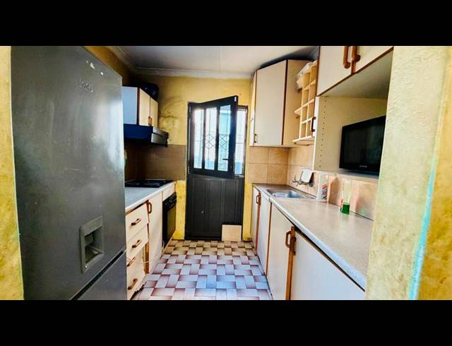 3 BEDROOM HOUSE FOR SALE IN NEWLANDS EAST